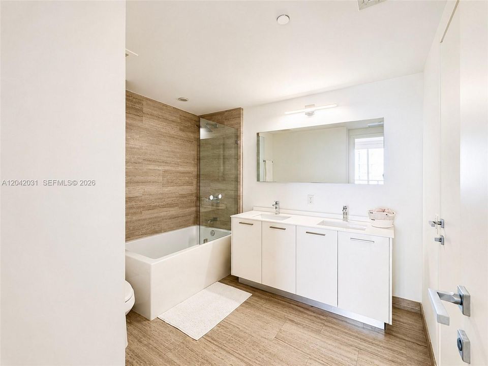 В аренду: $4,800 (1 спален, 1 ванн, 696 Квадратных фут)