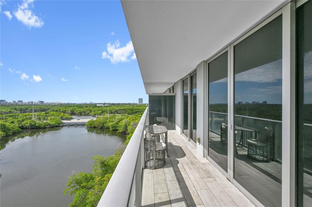 En Venta: $550,000 (1 camas, 2 baños, 937 Pies cuadrados)