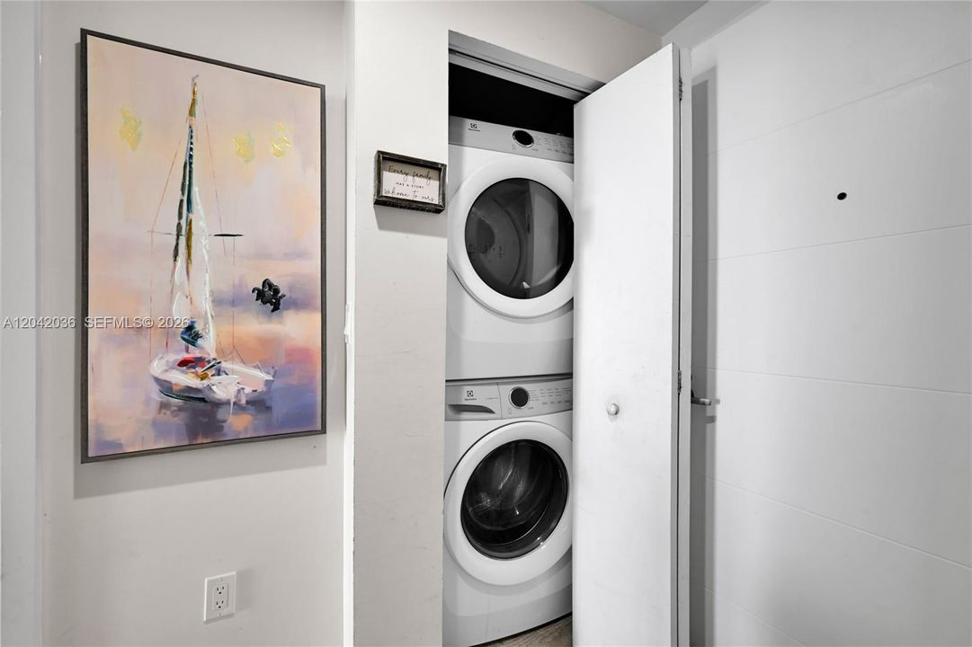 En Venta: $550,000 (1 camas, 2 baños, 937 Pies cuadrados)