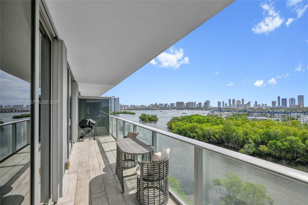 En Venta: $550,000 (1 camas, 2 baños, 937 Pies cuadrados)