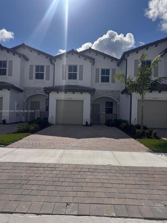 For Rent: $2,600 (3 beds, 2 baths, 1331 Square Feet)