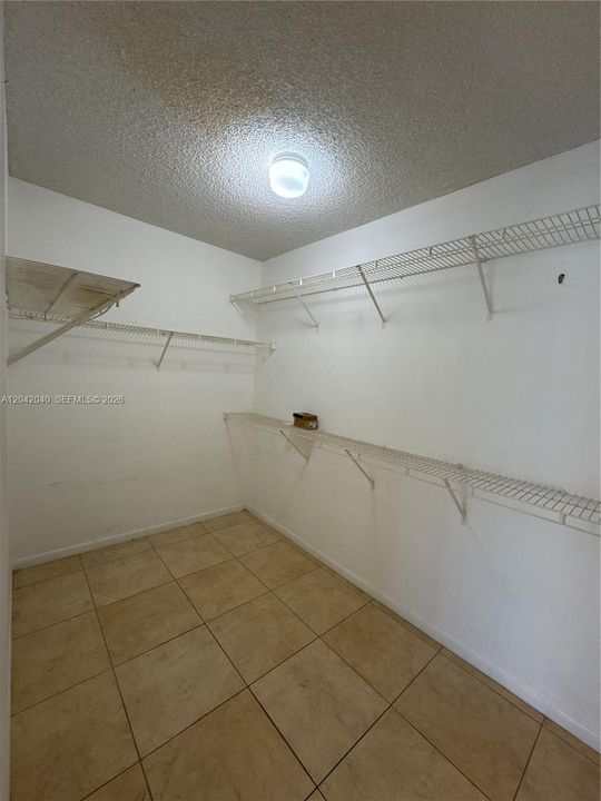 В аренду: $1,700 (1 спален, 1 ванн, 841 Квадратных фут)
