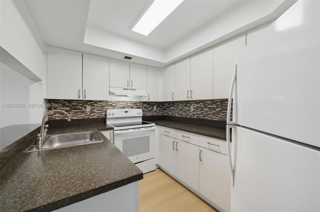For Sale: $215,000 (2 beds, 2 baths, 1132 Square Feet)