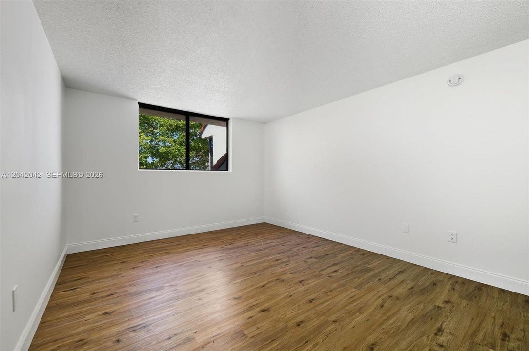 For Sale: $215,000 (2 beds, 2 baths, 1132 Square Feet)