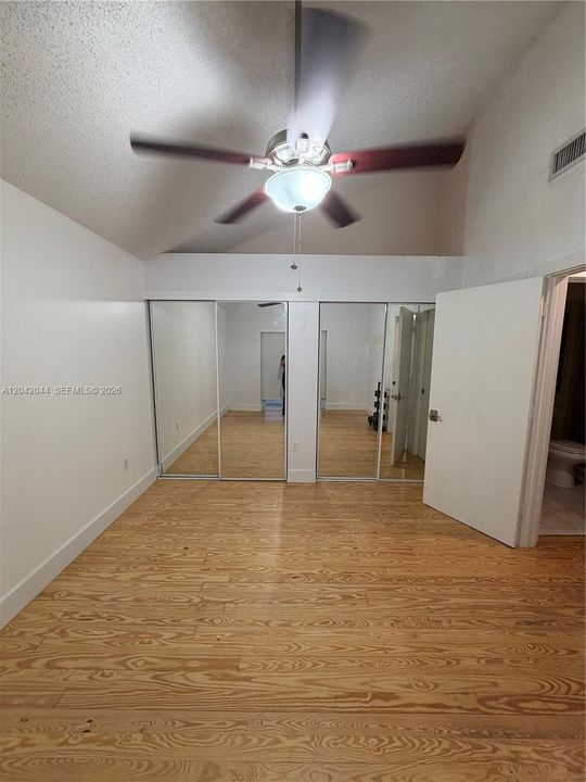For Rent: $2,650 (2 beds, 1 baths, 738 Square Feet)
