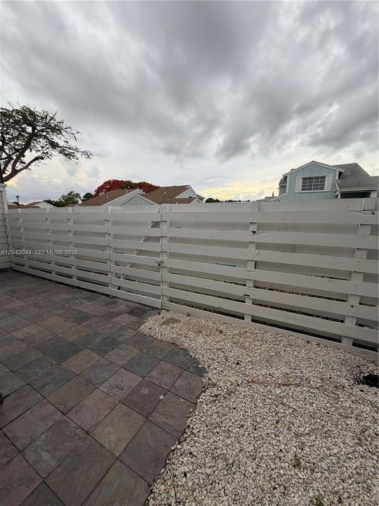 For Rent: $2,650 (2 beds, 1 baths, 738 Square Feet)