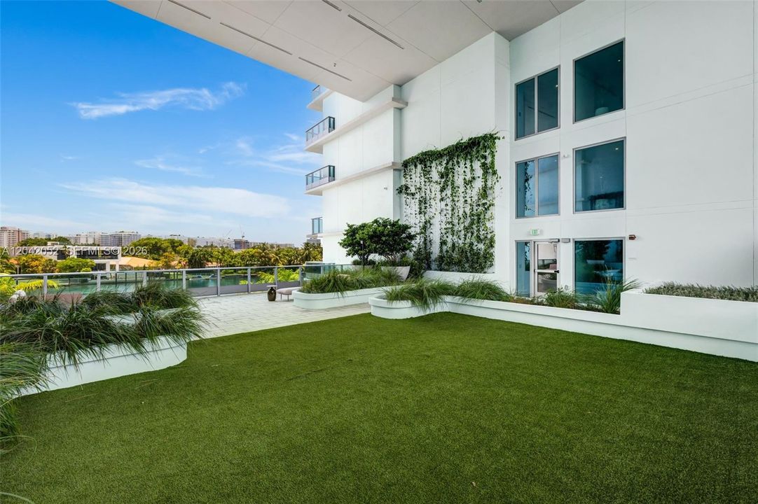 For Rent: $5,250 (1 beds, 2 baths, 1125 Square Feet)
