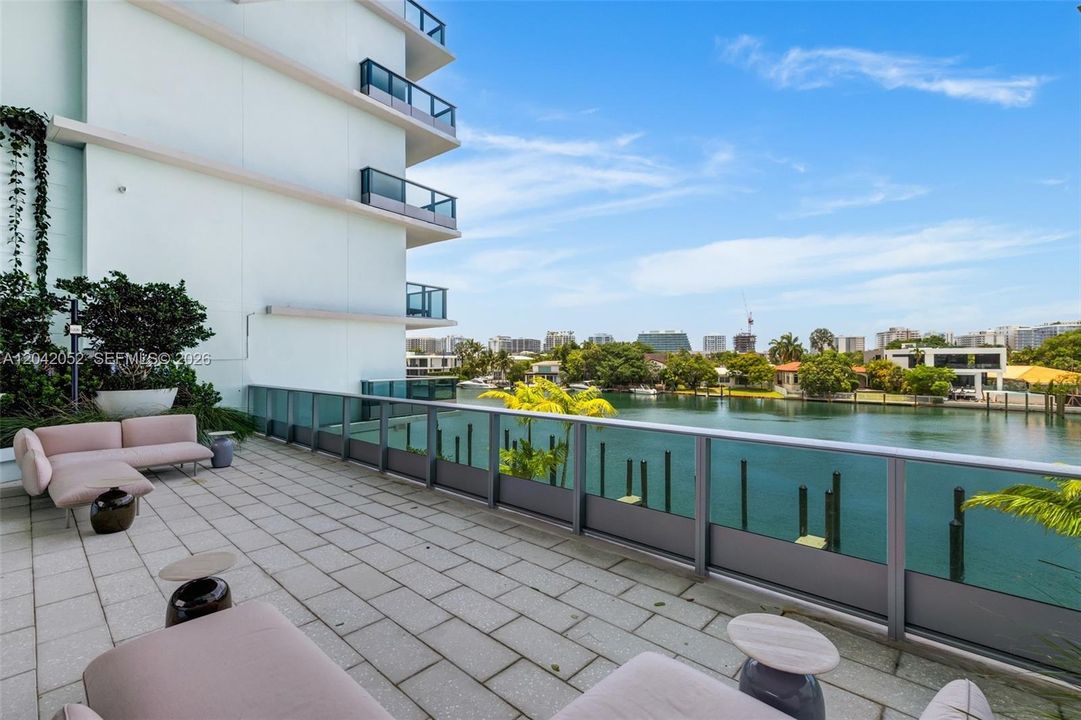For Rent: $5,250 (1 beds, 2 baths, 1125 Square Feet)