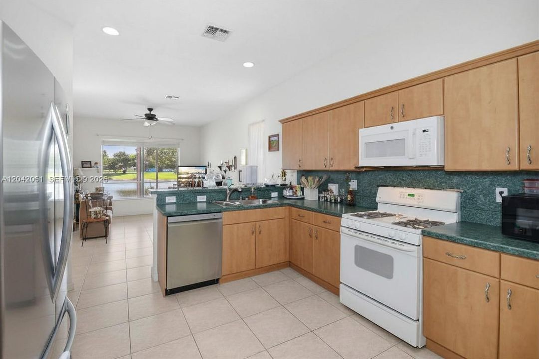 En Venta: $398,000 (3 camas, 2 baños, 2090 Pies cuadrados)