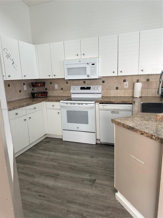 В аренду: $4,050 (3 спален, 2 ванн, 1390 Квадратных фут)