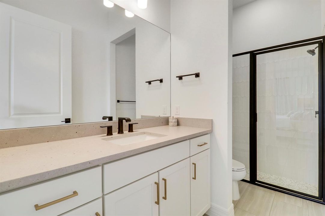 Ensuite Bathroom 1