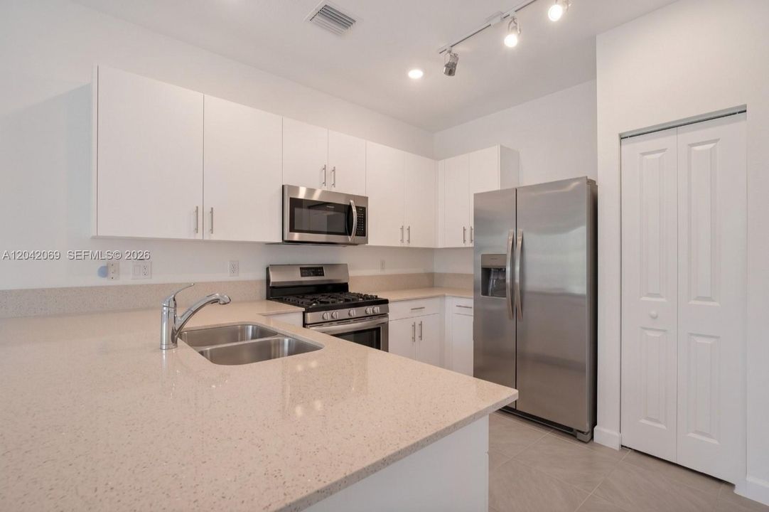 For Sale: $599,000 (3 beds, 2 baths, 1756 Square Feet)