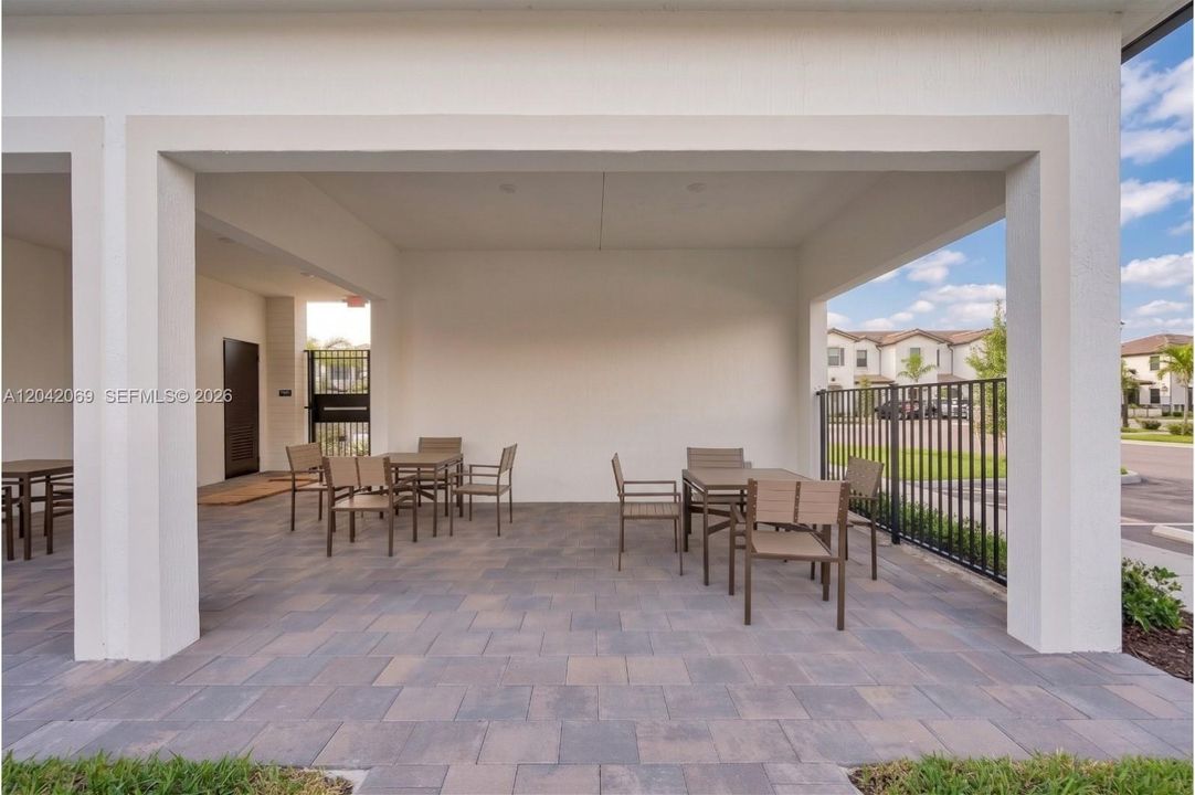 For Sale: $599,000 (3 beds, 2 baths, 1756 Square Feet)