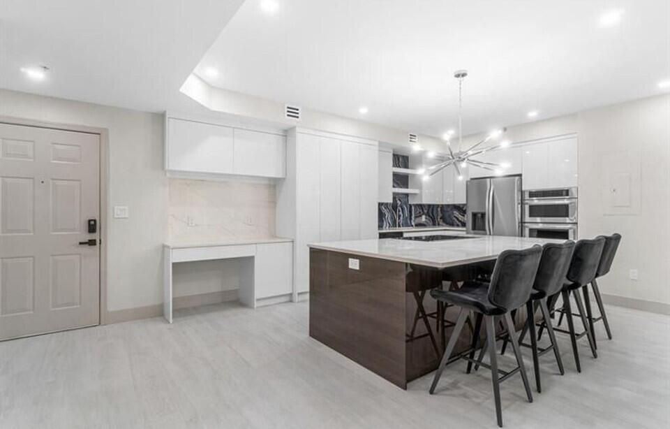 23 - Kitchen Work Space