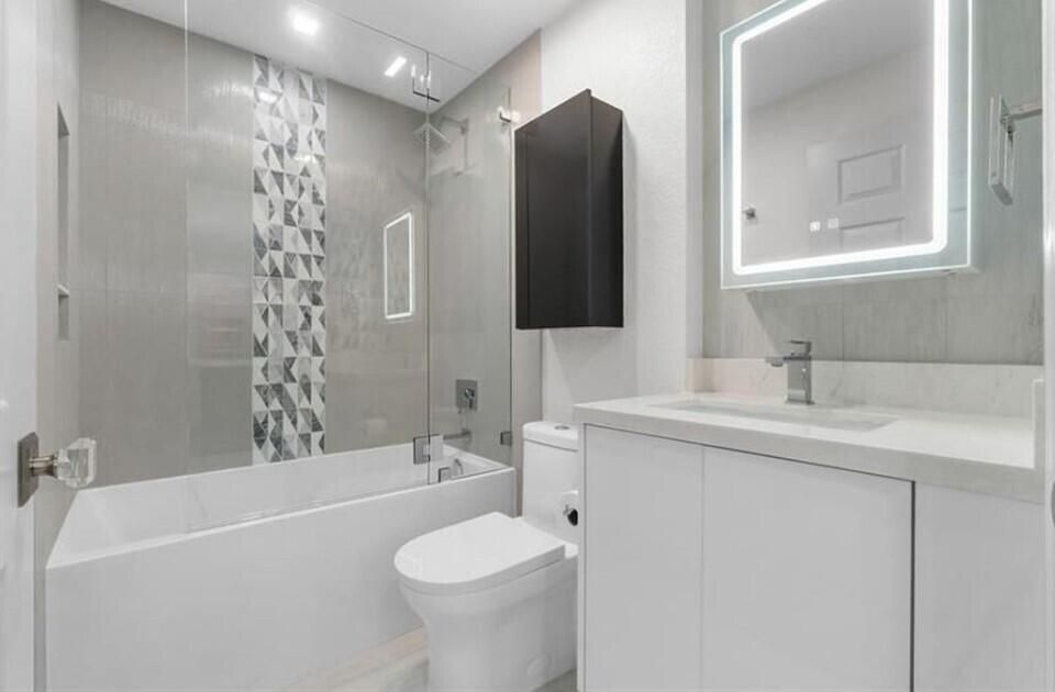 17 - Bathroom 2