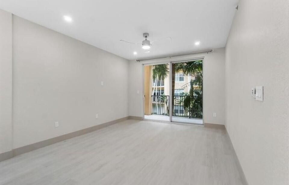 15 - Living room