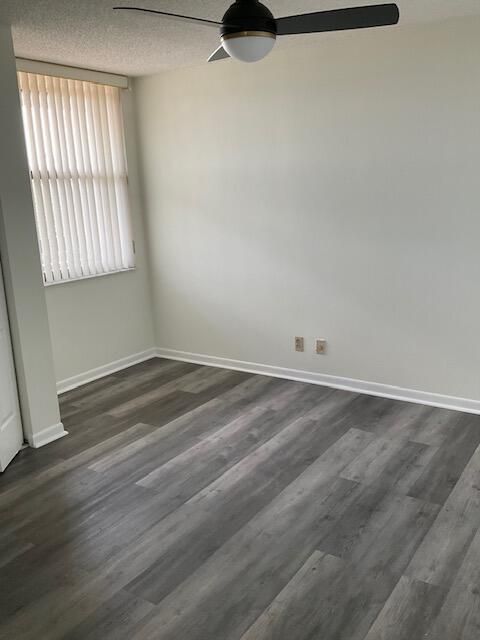 Guest/2nd Bedroom
