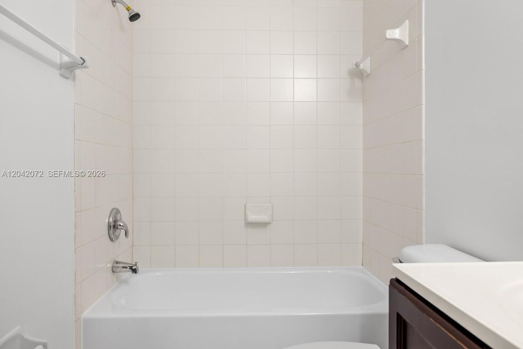 For Rent: $1,900 (2 beds, 2 baths, 815 Square Feet)