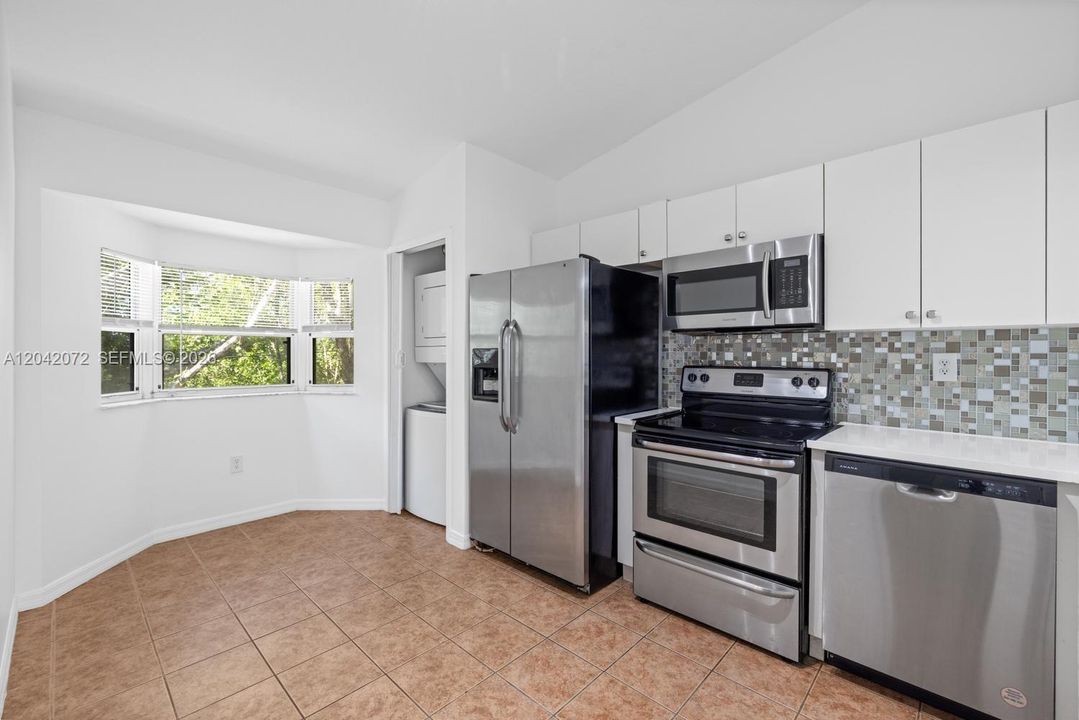 For Rent: $1,900 (2 beds, 2 baths, 815 Square Feet)