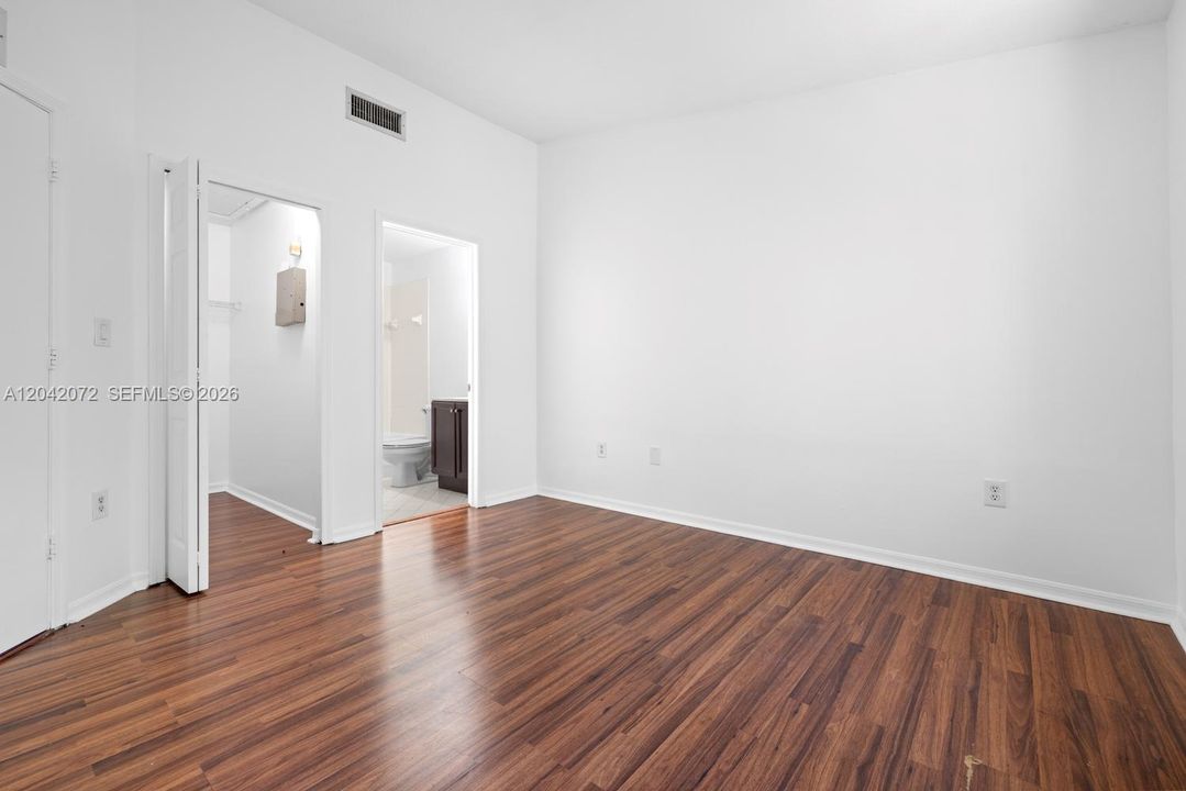 For Rent: $1,900 (2 beds, 2 baths, 815 Square Feet)