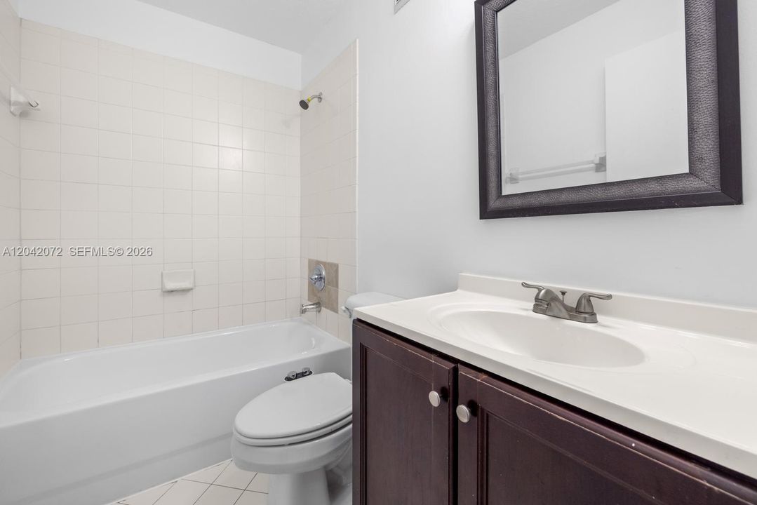 For Rent: $1,900 (2 beds, 2 baths, 815 Square Feet)