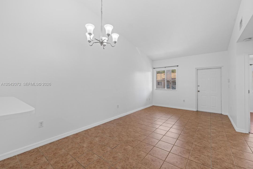 For Rent: $1,900 (2 beds, 2 baths, 815 Square Feet)