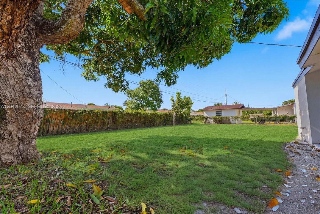 En Venta: $570,000 (4 camas, 2 baños, 1372 Pies cuadrados)