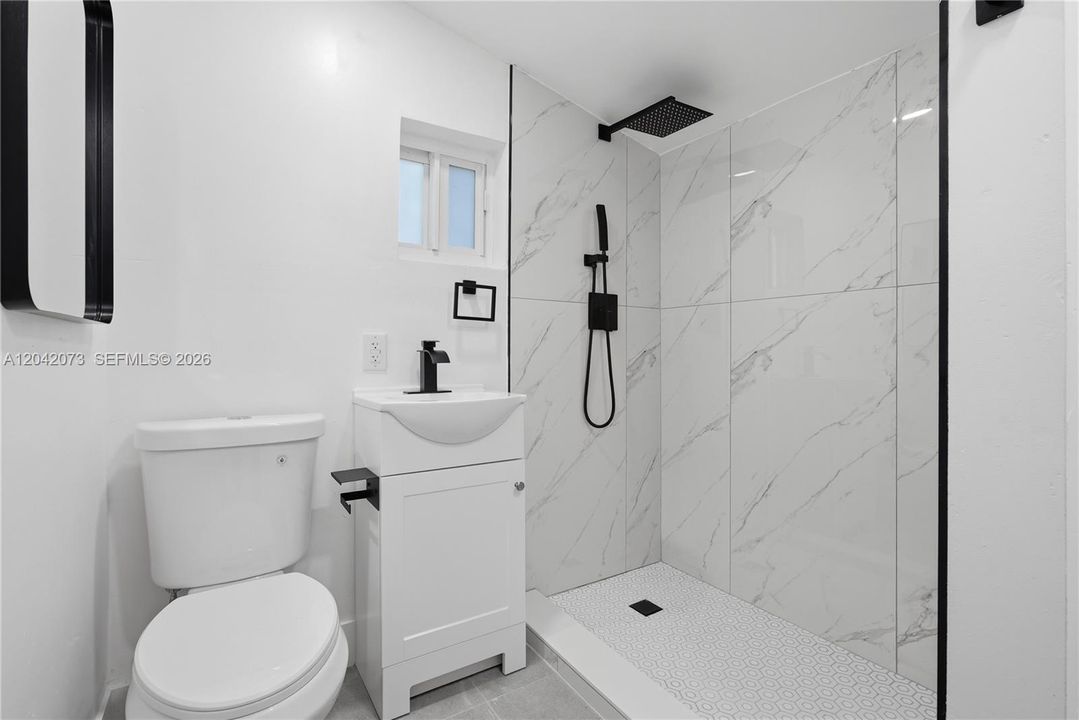 En Venta: $570,000 (4 camas, 2 baños, 1372 Pies cuadrados)