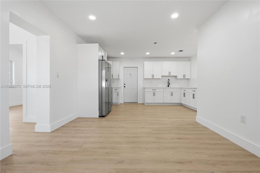 En Venta: $570,000 (4 camas, 2 baños, 1372 Pies cuadrados)