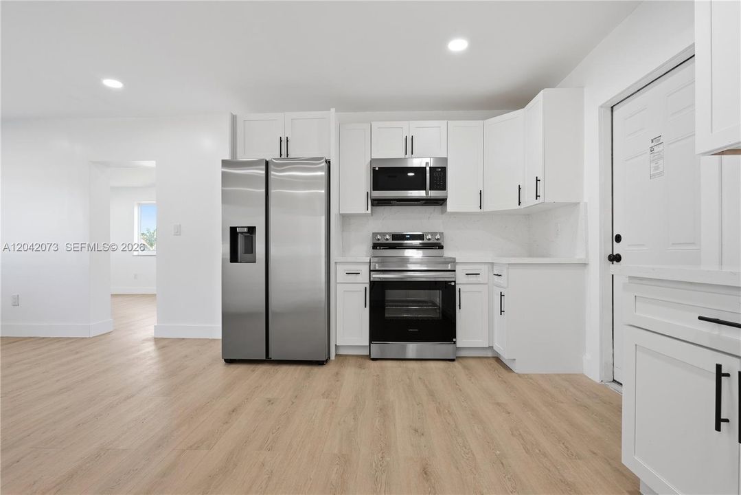 En Venta: $570,000 (4 camas, 2 baños, 1372 Pies cuadrados)