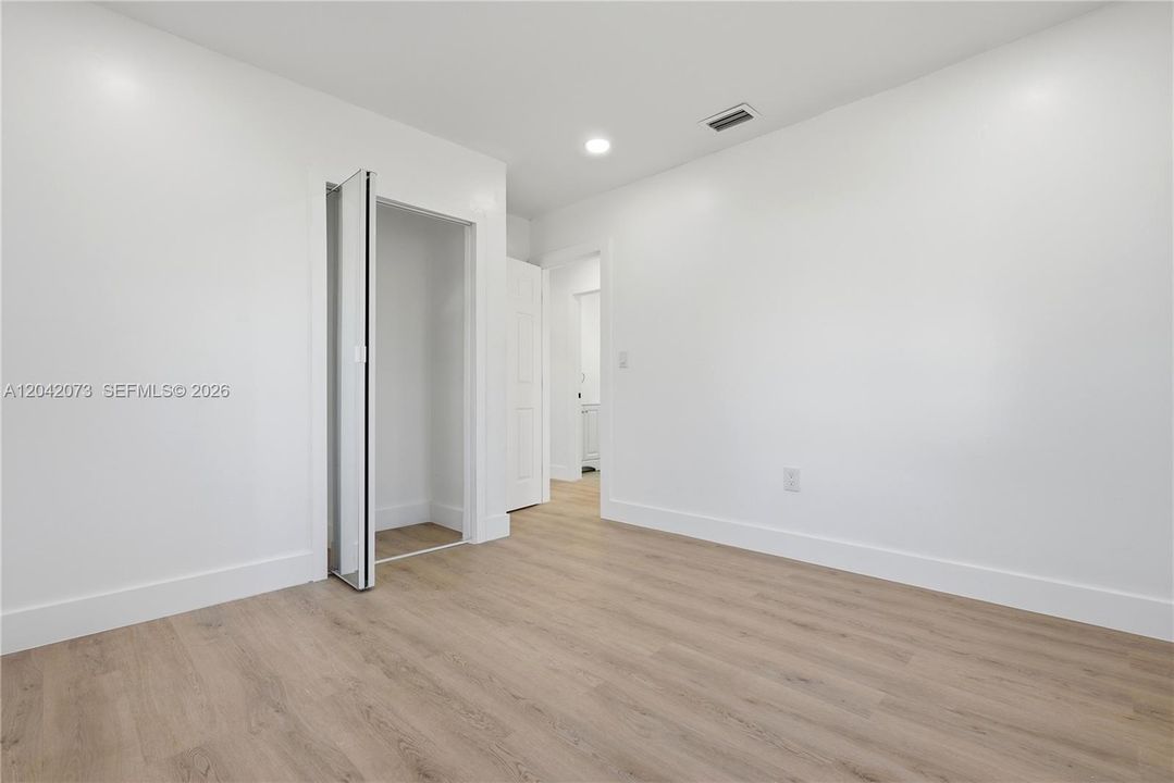 En Venta: $570,000 (4 camas, 2 baños, 1372 Pies cuadrados)