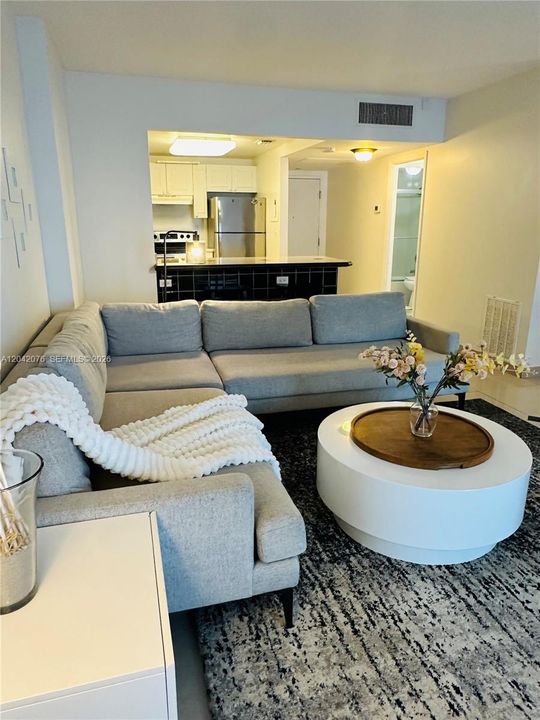 В аренду: $4,495 (0 спален, 1 ванн, 600 Квадратных фут)