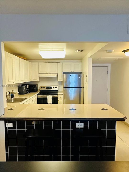 В аренду: $4,495 (0 спален, 1 ванн, 600 Квадратных фут)