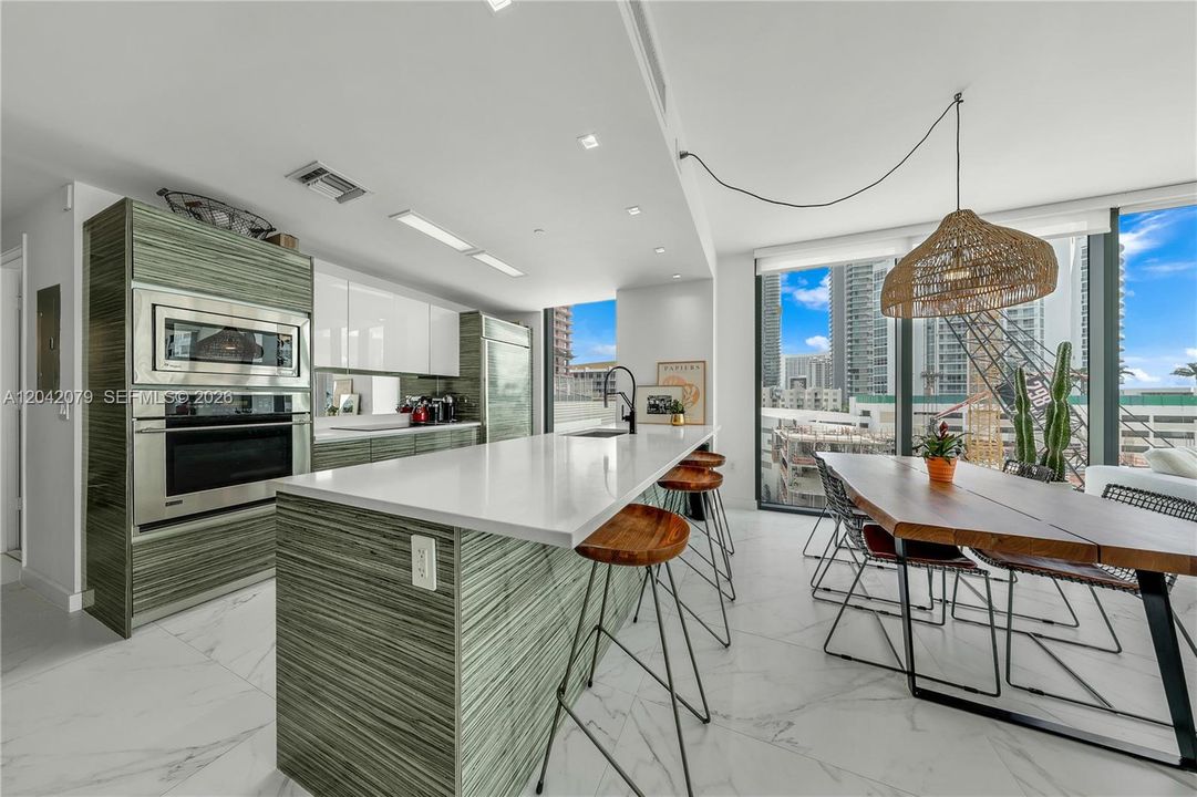 En Venta: $950,000 (2 camas, 2 baños, 1311 Pies cuadrados)