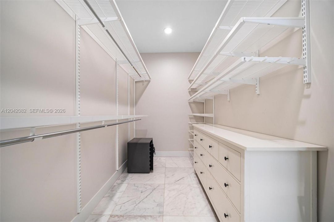 В аренду: $15,000 (4 спален, 5 ванн, 3185 Квадратных фут)