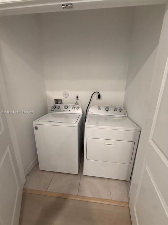 На продажу: $309,900 (3 спален, 2 ванн, 1466 Квадратных фут)