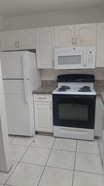 В аренду: $1,800 (1 спален, 1 ванн, 812 Квадратных фут)
