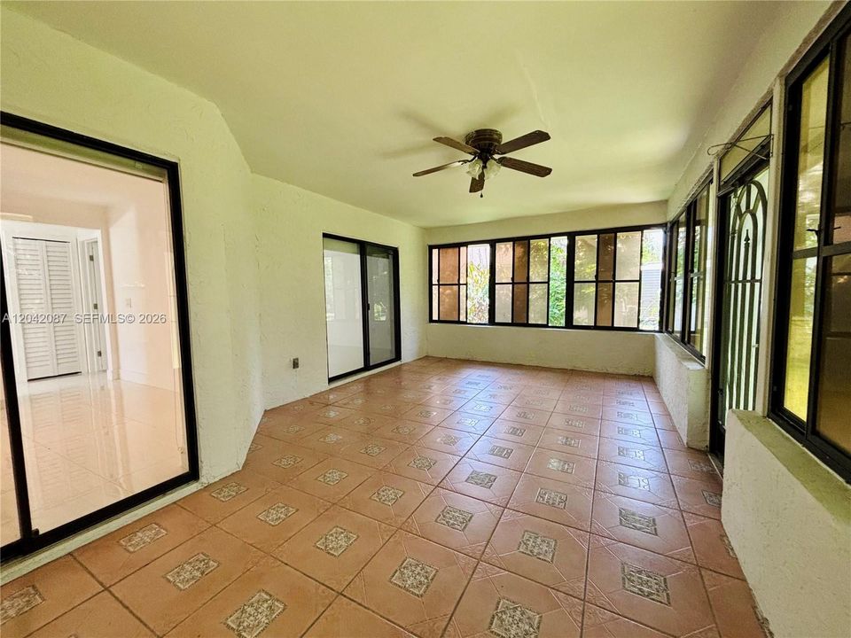 В аренду: $2,800 (3 спален, 2 ванн, 1739 Квадратных фут)