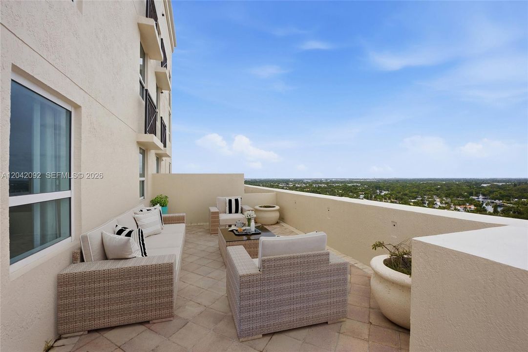 For Sale: $899,000 (3 beds, 2 baths, 1811 Square Feet)