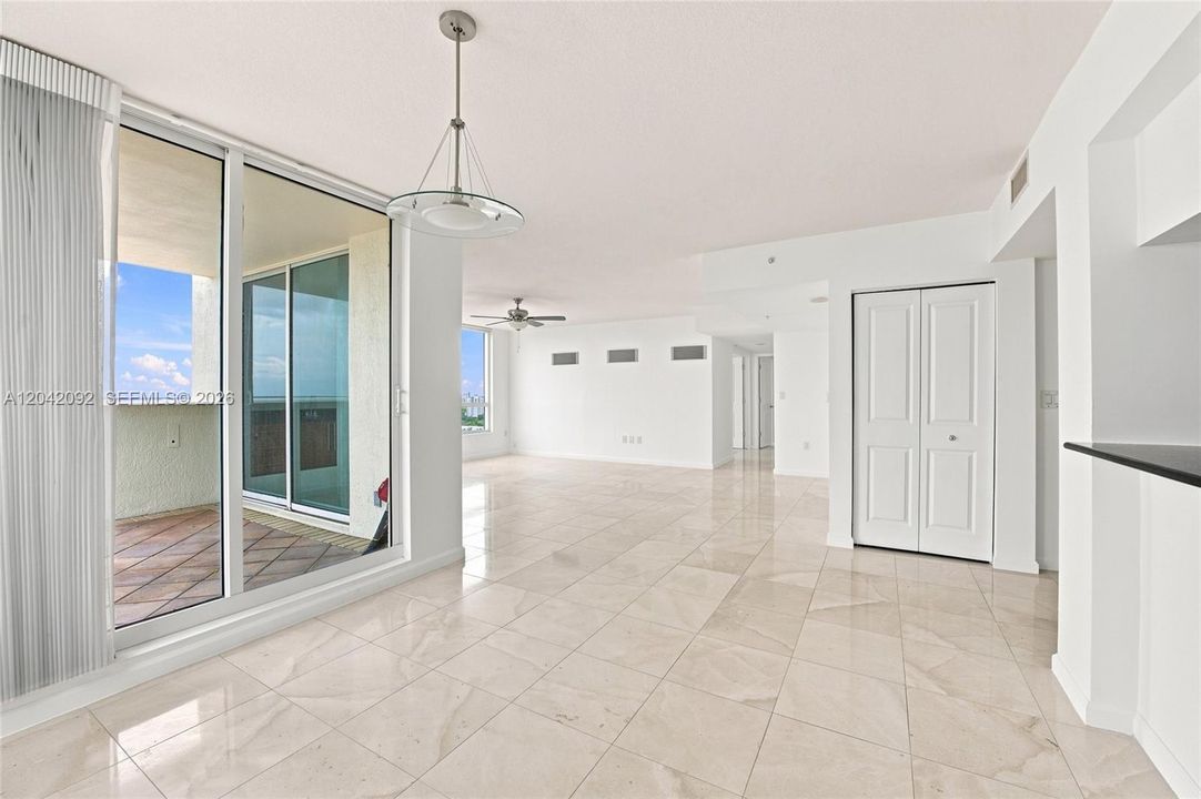 For Sale: $899,000 (3 beds, 2 baths, 1811 Square Feet)