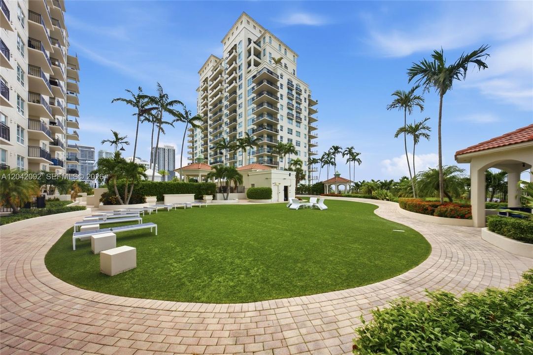 For Sale: $899,000 (3 beds, 2 baths, 1811 Square Feet)