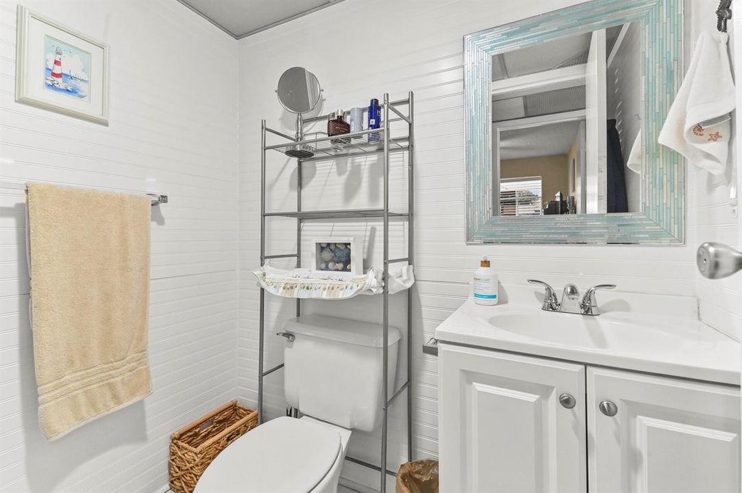 16 Bathroom 01