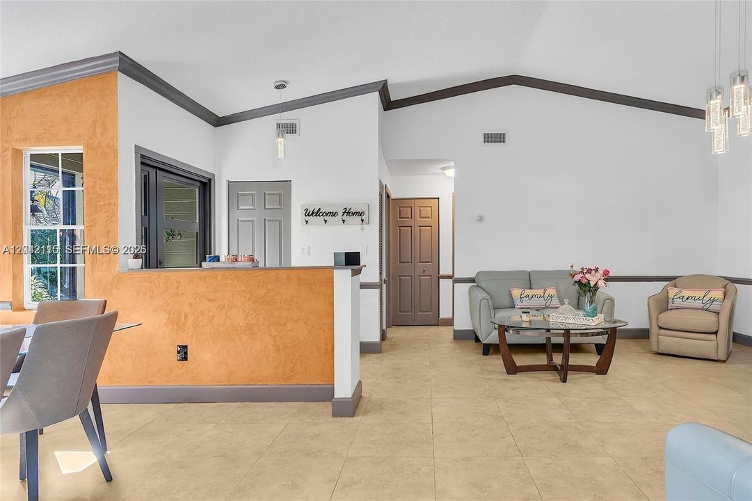 For Sale: $810,000 (3 beds, 3 baths, 1352 Square Feet)