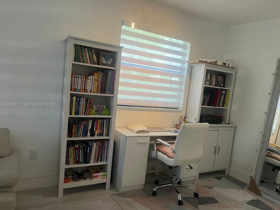 В аренду: $4,500 (4 спален, 2 ванн, 1821 Квадратных фут)