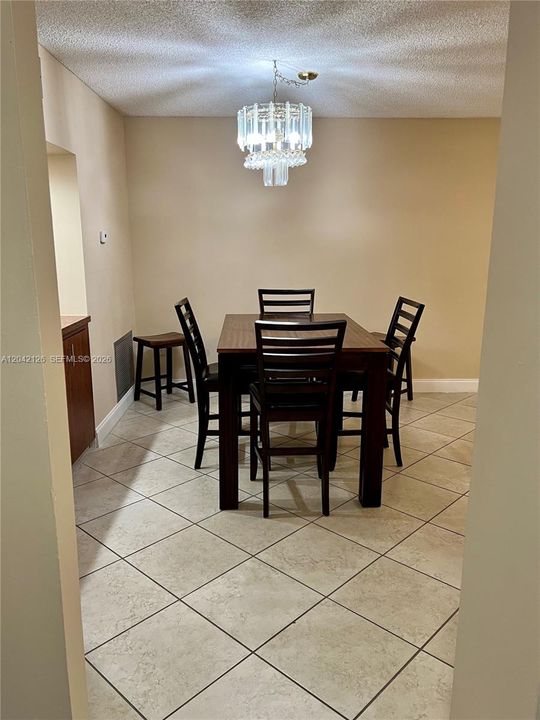 В аренду: $2,300 (2 спален, 2 ванн, 1150 Квадратных фут)