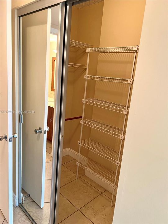 В аренду: $2,300 (2 спален, 2 ванн, 1150 Квадратных фут)