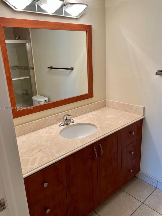 В аренду: $2,300 (2 спален, 2 ванн, 1150 Квадратных фут)