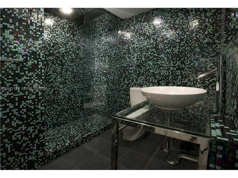 В аренду: $3,600 (1 спален, 1 ванн, 852 Квадратных фут)