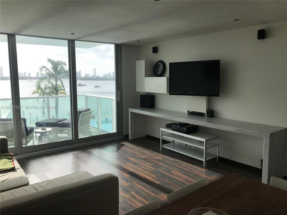 В аренду: $3,600 (1 спален, 1 ванн, 852 Квадратных фут)