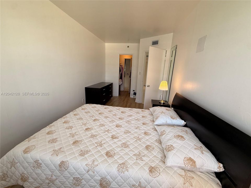 В аренду: $2,500 (0 спален, 1 ванн, 565 Квадратных фут)